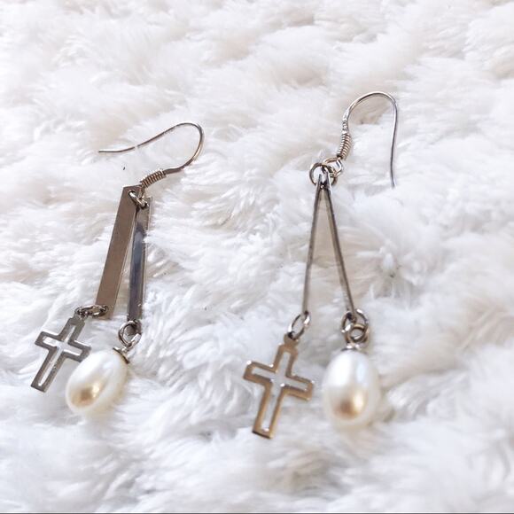 Shopeunoia Boutique Jewelry - Silver Cross & Pearl Dangle Earrings